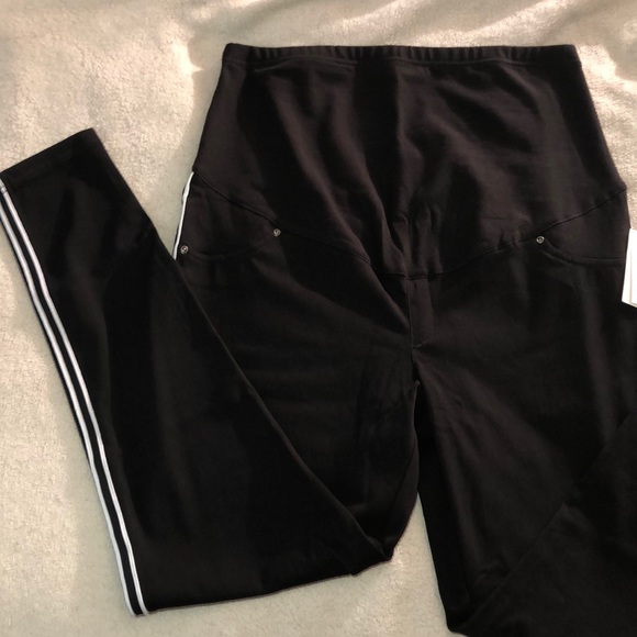 Time and Tru Pants - NWT Maternity Jeggings in Black- Large w/ Pockets.